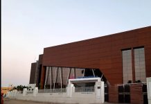 புதுக்கோட்டை மதுரை சாலையில் ஆக்கிரமிப்பு! தனியார் திருமண மண்டபத்தில் வளாகத்தில் சாலைகள் ஆக்கிரமிப்பு செய்யப்பட்டுள்ளதாக வாகன ஓட்டிகள் பெரும் அவதிக்குள்ளாகி வருவதாக குற்றச்சாட்டு எழுந்துள்ளது!