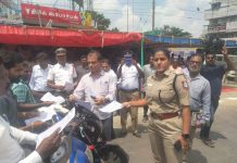 தமிழ்நாடு அரசு நெடுஞ்சாலைத்துறை சார்பில் முத்தமிழ் அறிஞர் டாக்டர் கலைஞர் அவர்களின் நூற்றாண்டு விழாவை முன்னிட்டு சாலை பாதுகாப்பு விழிப்புணர்வு முகாம் புதுக்கோட்டை டிவிஎஸ் கார்னர் அருகே நடைபெற்றது..