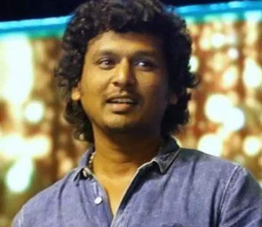 லியோ திரைப்பட விவகாரம் தொடர்பாக அந்தப் படத்தின் இயக்குநா் லோகேஷ் கனகராஜுக்கு நீதிமன்றம் நோட்டீஸ் அனுப்பியுள்ளது.