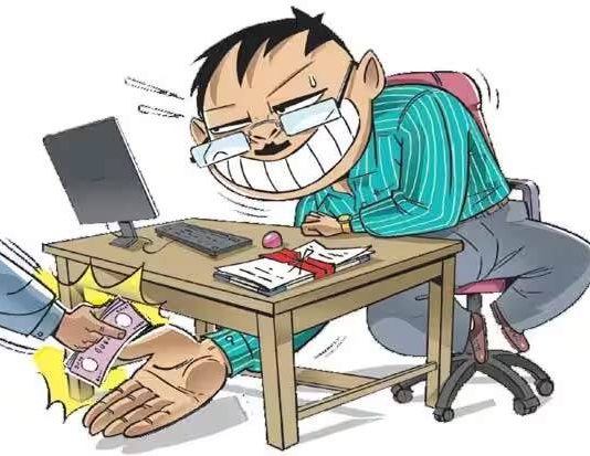 வாலாஜாவில் நில உட்பிரிவு மாற்றுவதற்காக 3000 லஞ்சம் வாங்கிய நில அளவையர் லஞ்ச ஒழிப்பு போலீசாரால் கைது.