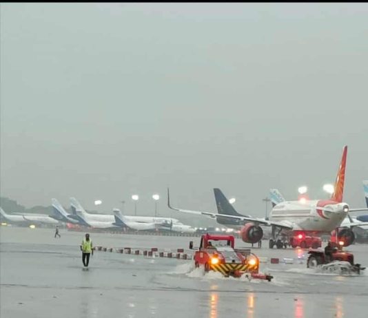 மழையால் சென்னையில் 35 விமானங்களின் சேவை பாதிப்பு.