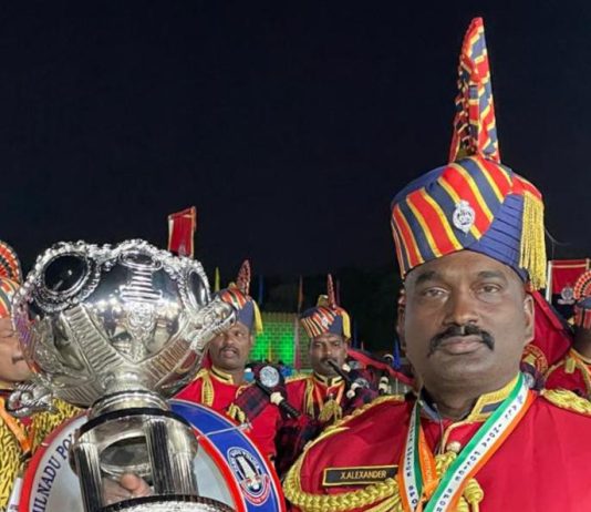 மாநில அளவில் நடைபெற்ற போலிஸ் வாத்திய இசை குழு போட்டியில் தமிழகத்தை சேர்ந்த கோவை மாவட்டம் ஆனைமலை சரவணம்பட்டி காவலர் இரண்டாம் இடம்!