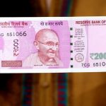 இன்னும் உங்களிடம் 2000 ரூபாய் நோட்டுகள் இருந்தால் கவலைப்பட தேவையில்லை. அவற்றை மாற்றிக்கொள்ள இரண்டு வழிகள் உள்ளன.