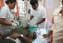 விராலிமலை அருகே நடந்த விபத்தில் சிக்கிய தொழிலாளிகளை மீட்டு முதலுதவி செய்த முன்னாள் அமைச்சர் டாக்டர்.சி.விஜயபாஸ்கர்!