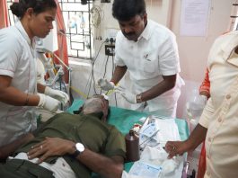 விராலிமலை அருகே நடந்த விபத்தில் சிக்கிய தொழிலாளிகளை மீட்டு முதலுதவி செய்த முன்னாள் அமைச்சர் டாக்டர்.சி.விஜயபாஸ்கர்!