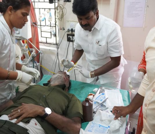 விராலிமலை அருகே நடந்த விபத்தில் சிக்கிய தொழிலாளிகளை மீட்டு முதலுதவி செய்த முன்னாள் அமைச்சர் டாக்டர்.சி.விஜயபாஸ்கர்!