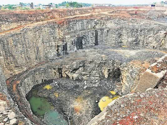 விதிகளை மீறி செயல்படும் குவாரிகளால் நாசமான (மோசமான) புதுக்கோட்டை! விஸ்வரூபம் எடுக்கும் கந்தவர்கோட்டை சட்டமன்ற தொகுதி விதிமுறைகளை மீறி செயல்படும் குவாரிகள். பிரச்சனை!
