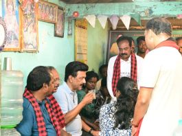 சாலையோர தேநீர் கடையில் திமுக வேட்பாளர்களுடன் தேநீர் அருந்திய முதல்வர் மு.க.ஸ்டாலின்..