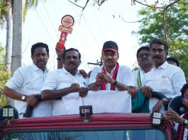 தீவிர வாக்கு சேகரிப்பில் புதுக்கோட்டை சட்டமன்ற தொகுதி திமுக வேட்பாளர் டாக்டர் வை. முத்துராஜா! பெரும் பொதுமக்கள் ஆதரவு!