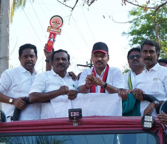 தீவிர வாக்கு சேகரிப்பில் புதுக்கோட்டை சட்டமன்ற தொகுதி திமுக வேட்பாளர் டாக்டர் வை. முத்துராஜா! பெரும் பொதுமக்கள் ஆதரவு!