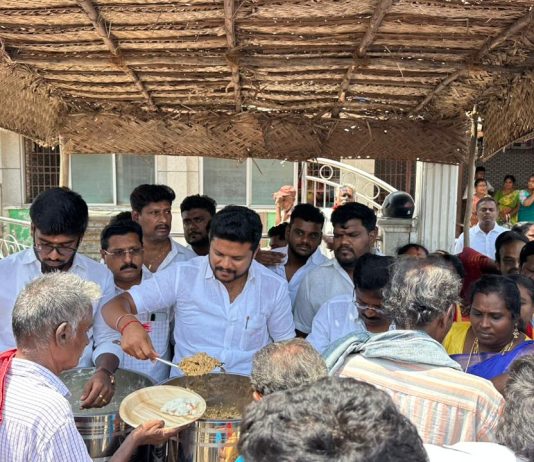 உலக பட்டினி தினத்தை முன்னிட்டு மாண்புமிகு அமைச்சர் உணவு வழங்குதல்!
