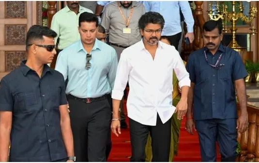 பனையூரில் மெகா சம்பவம் ரெடி.. முதல்வர் விஜய்யின் பிறந்தநாளில் தவெகவில் இணையும் மாஜி அமைச்சர்கள்!