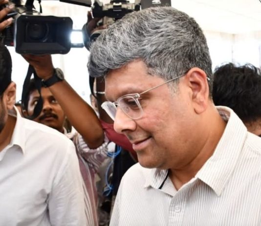எவ்வித ஆதாரமுமின்றி அவதூறான மற்றும் பொய்யான குற்றச்சாட்டுகளைக் கூறியதாக அமைச்சர்கள் ஆதவ் அர்ஜுனா மற்றும் நிர்மல் குமார் ஆகிய இருவருக்கும் அதிரடியாக வழக்கறிஞர் நோட்டீஸ் அனுப்பியுள்ளார் சபரீசன்!