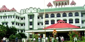 கரூர் கூட்ட நெரிசல் விபத்தில் உயிரிழந்தவர்களின் குடும்பத்தினருக்கு வழங்கப்படும் அரசுப் பணி அடுத்தகட்ட விசாரணையை வரும் ஜூலை 21ஆம் தேதிக்கு ஒத்திவைத்து உத்தரவிட்டனர்