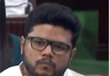 என் கண்ணாடியில் கேமரா இல்லை நான் பயன்படுத்துவது சாதாரண கண்ணாடி தான்.. பொய்யான வதந்திகளை தவறாக பரப்பி வருகின்றனர் அமைச்சர் முகமது பர்வேஸ் கண்டனம் தெரிவித்து விளக்கம்!