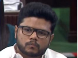 என் கண்ணாடியில் கேமரா இல்லை நான் பயன்படுத்துவது சாதாரண கண்ணாடி தான்.. பொய்யான வதந்திகளை தவறாக பரப்பி வருகின்றனர் அமைச்சர் முகமது பர்வேஸ் கண்டனம் தெரிவித்து விளக்கம்!