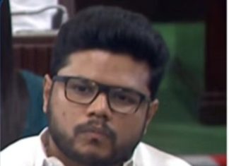 என் கண்ணாடியில் கேமரா இல்லை நான் பயன்படுத்துவது சாதாரண கண்ணாடி தான்.. பொய்யான வதந்திகளை தவறாக பரப்பி வருகின்றனர் அமைச்சர் முகமது பர்வேஸ் கண்டனம் தெரிவித்து விளக்கம்!