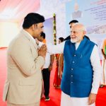 முன்னாள் தேசிய குழந்தைகள் பாதுகாப்பு ஆணையத்தின் உறுப்பினர் டாக்டர் ஆர் ஜி ஆனந்தை தோளில் தட்டி கொடுத்து பாராட்டிய பாரத பிரதமர் மோடி!
