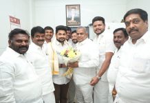 அன்னவாசல் திமுக நகர செயலாளர் முகமது ரிஷா, மாவட்ட மாணவரனி அமைப்பாளர் இளைய சூரியன் ஆகியோர் தமிழக வெற்றிக் கழகத்தின் பொதுச்செயலாளர் புஸ்ஸி ஆனந்த் தலைமையில் தமிழக வெற்றிக் கழகத்தில் இணைந்தார்