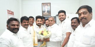 அன்னவாசல் திமுக நகர செயலாளர் முகமது ரிஷா, மாவட்ட மாணவரனி அமைப்பாளர் இளைய சூரியன் ஆகியோர் தமிழக வெற்றிக் கழகத்தின் பொதுச்செயலாளர் புஸ்ஸி ஆனந்த் தலைமையில் தமிழக வெற்றிக் கழகத்தில் இணைந்தார்